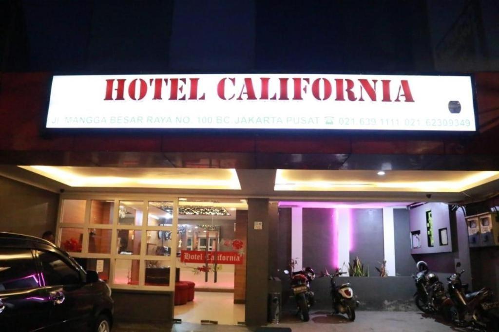 California Hotel Jacarta Exterior foto