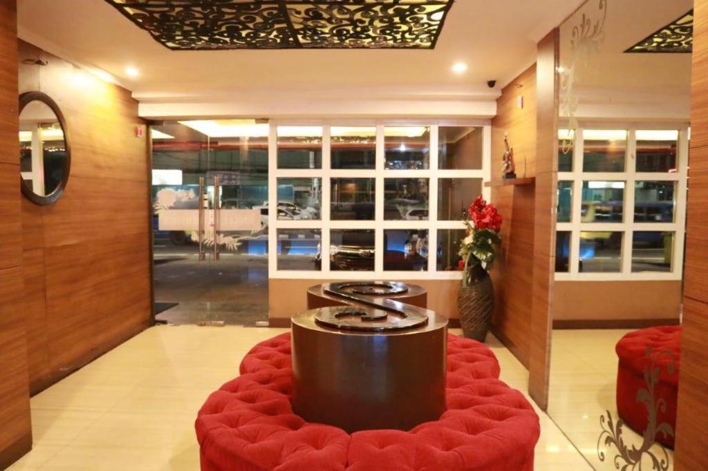 California Hotel Jacarta Exterior foto
