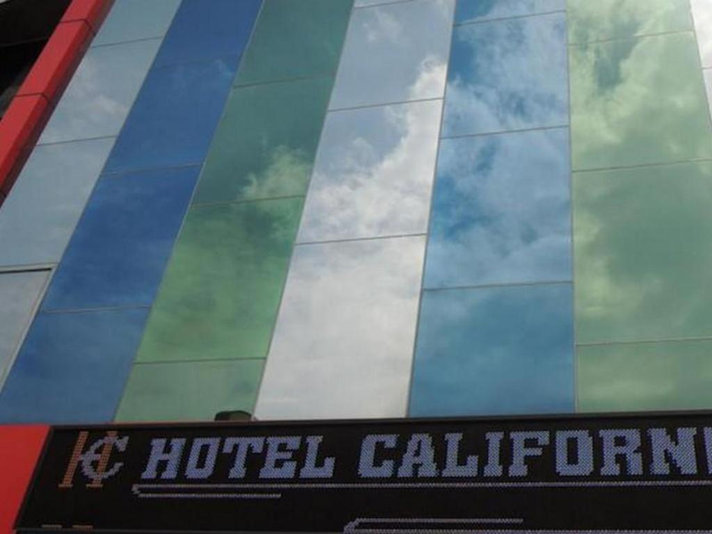 California Hotel Jacarta Exterior foto