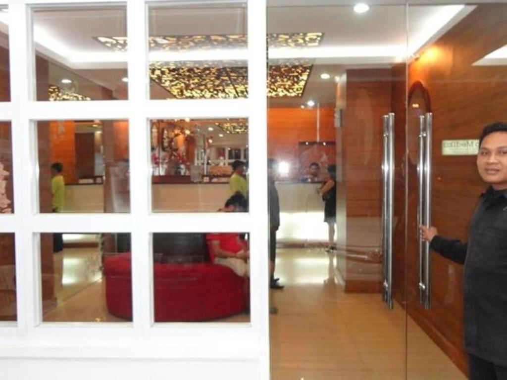 California Hotel Jacarta Exterior foto