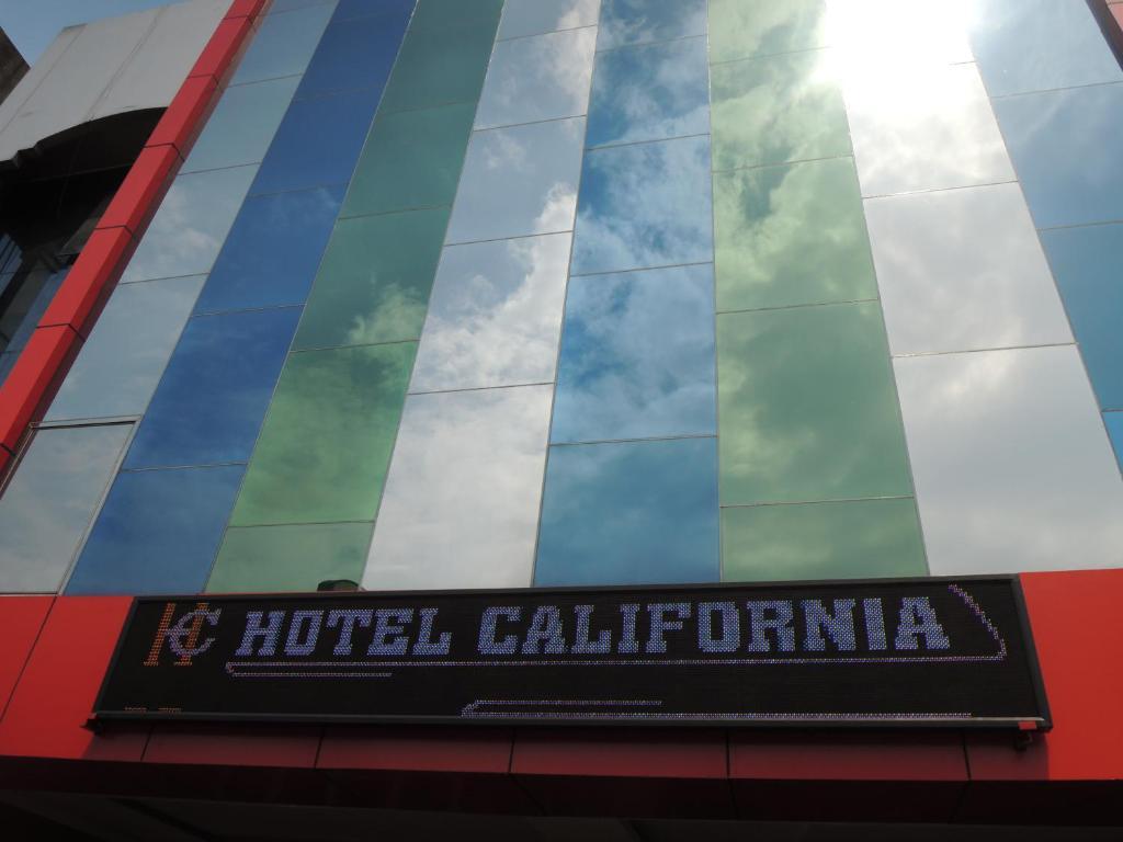 California Hotel Jacarta Exterior foto